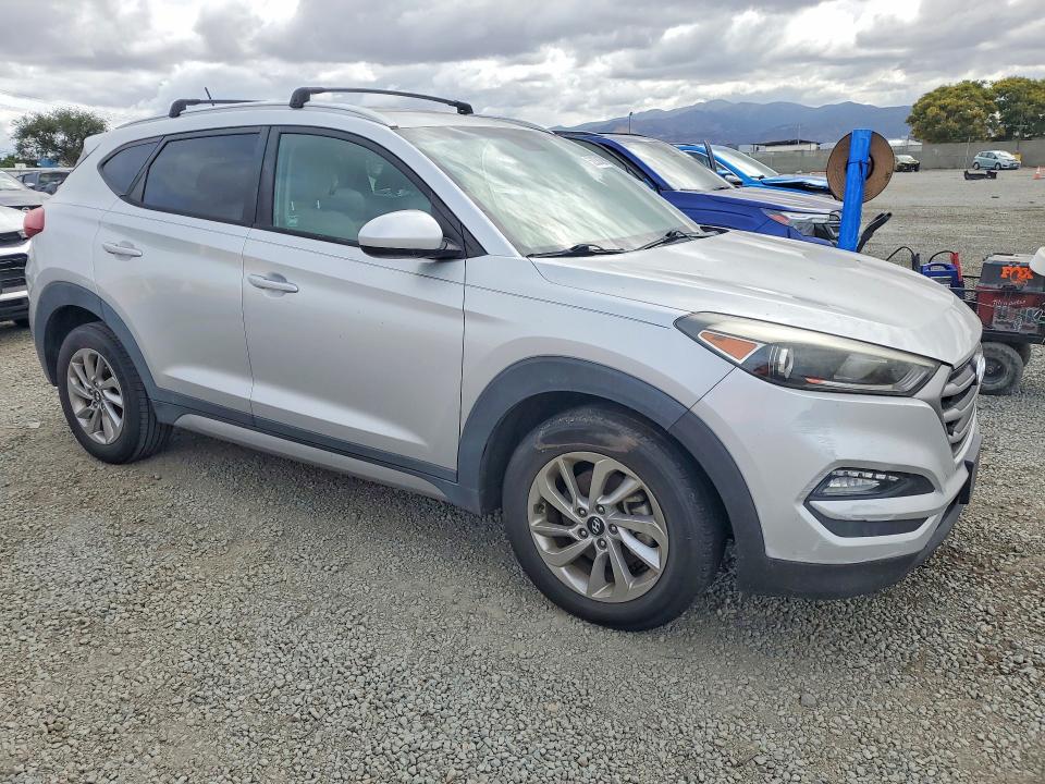 2017 Hyundai VIN KM8J33A44HU273246 COPART salvage auction — MINOR DENT/SCRATCHES, Ca - Dis/Dlr/Exp Only Clean Title, sold $3,500 on 2026-07-21 (photo 4)