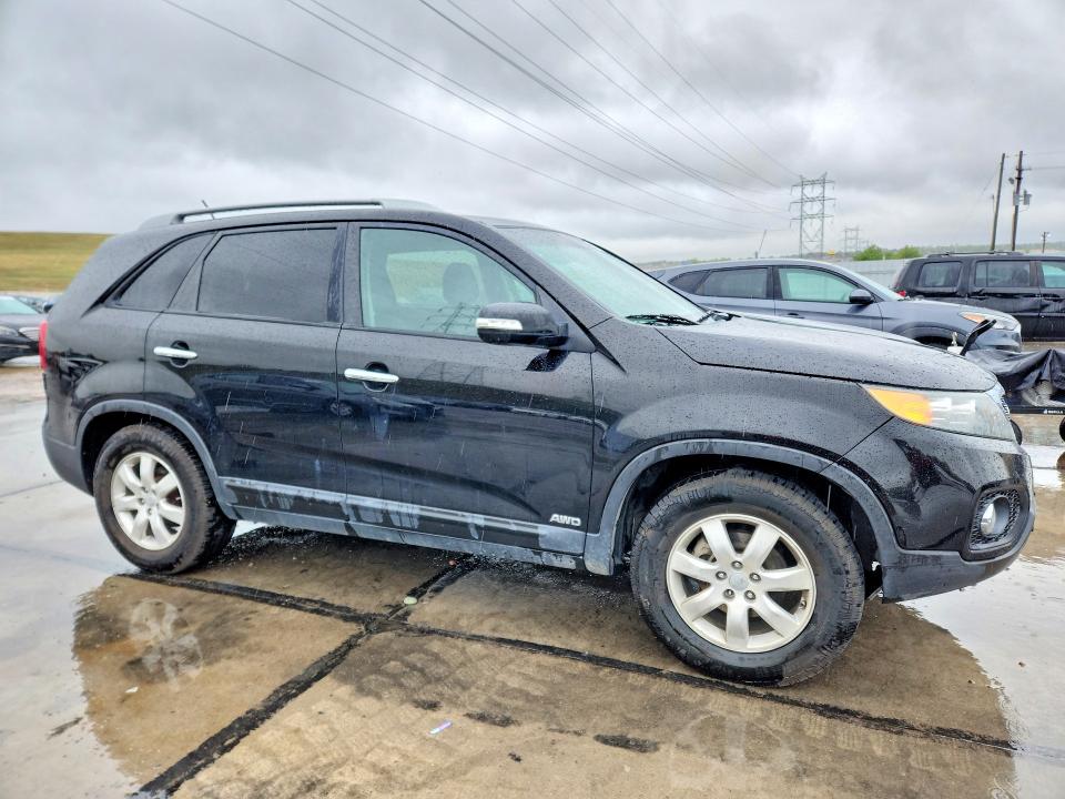 2013 Kia Sorento VIN 5XYKTDA22DG398092 COPART salvage auction — SIDE, Co - Salvage Title, sold $775 on 2026-07-29 (photo 4)