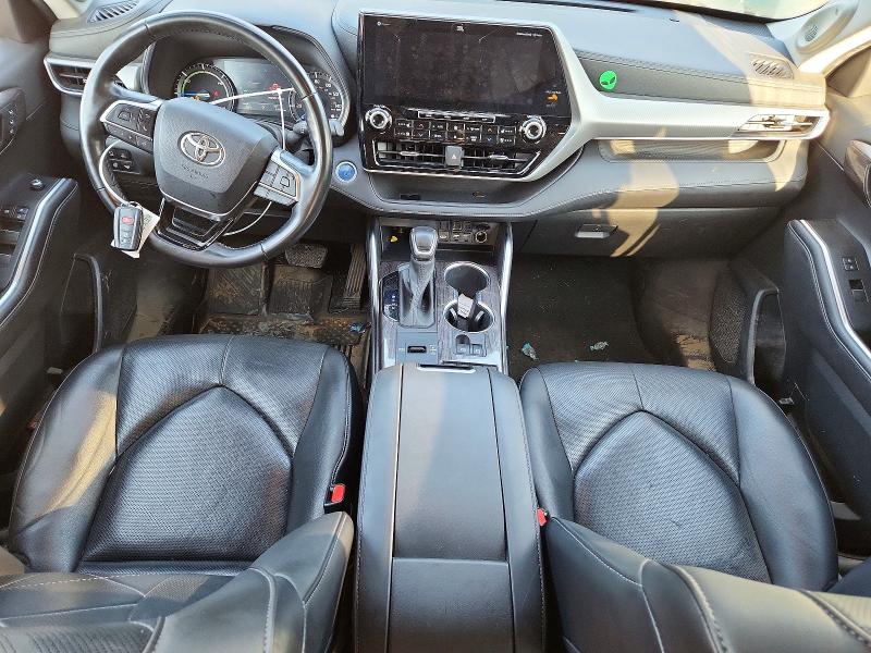 2021 Toyota VIN 5TDEBRCHXMS017767 COPART salvage auction — WATER/FLOOD, Tx - Salvage Title-Flood Damage, sold $17,900 on 2026-07-02 (photo 8)