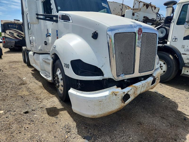 2017 Kenworth T680 VIN 1XKYDP9X4HJ177208 COPART salvage auction — FRONT END, ID - SALVAGE CERTIFICATE OF TITLE, sold $8,500 on 2026-07-16 (photo 9)