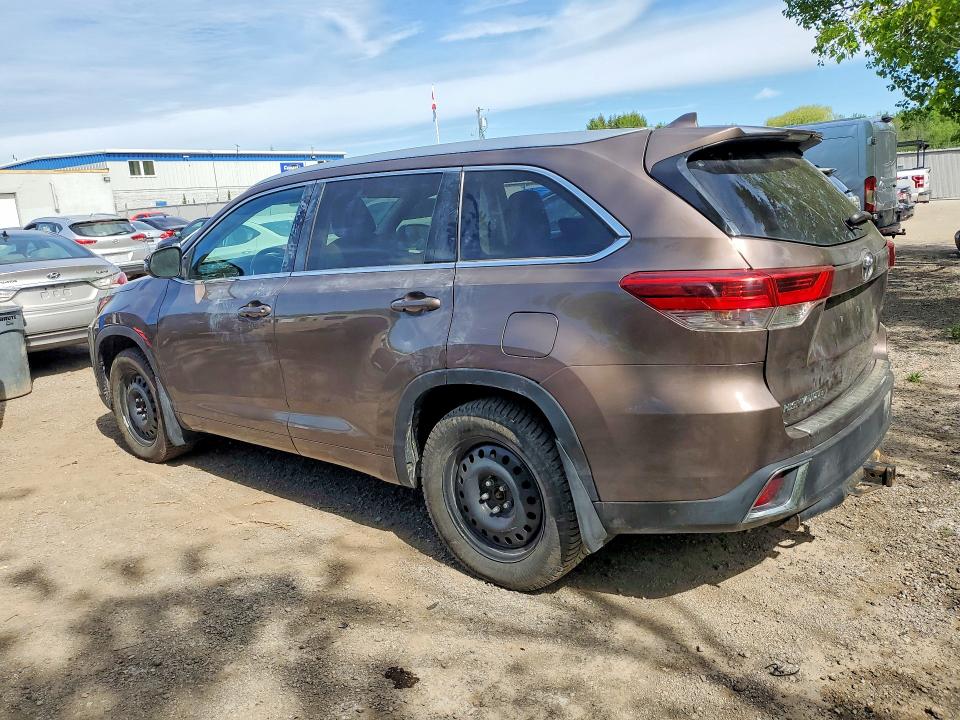 2017 Toyota Highlander VIN 5TDJZRFH6HS442110 COPART salvage auction — SIDE, ON - PERMIT NO BRAND - UNFIT, sold $14,200 on 2026-07-14 (photo 2)