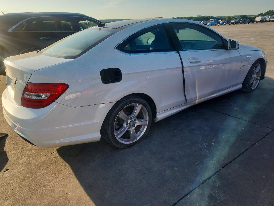 2012 Mercedes-benz C-klasse VIN WDDGJ4HB2CF820502 COPART salvage auction — FRONT END, TX - CERTIFICATE OF TITLE, sold $900 on 2026-08-13 (photo 3)