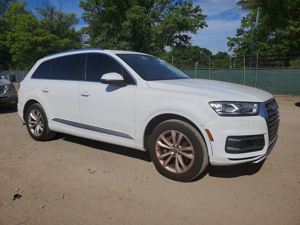 2017 Audi Q7 VIN WA1AHAF77HD045829 COPART salvage auction — NORMAL WEAR, Md - Certificate Of Title, sold $2,750 on 2026-07-02 (photo 4)