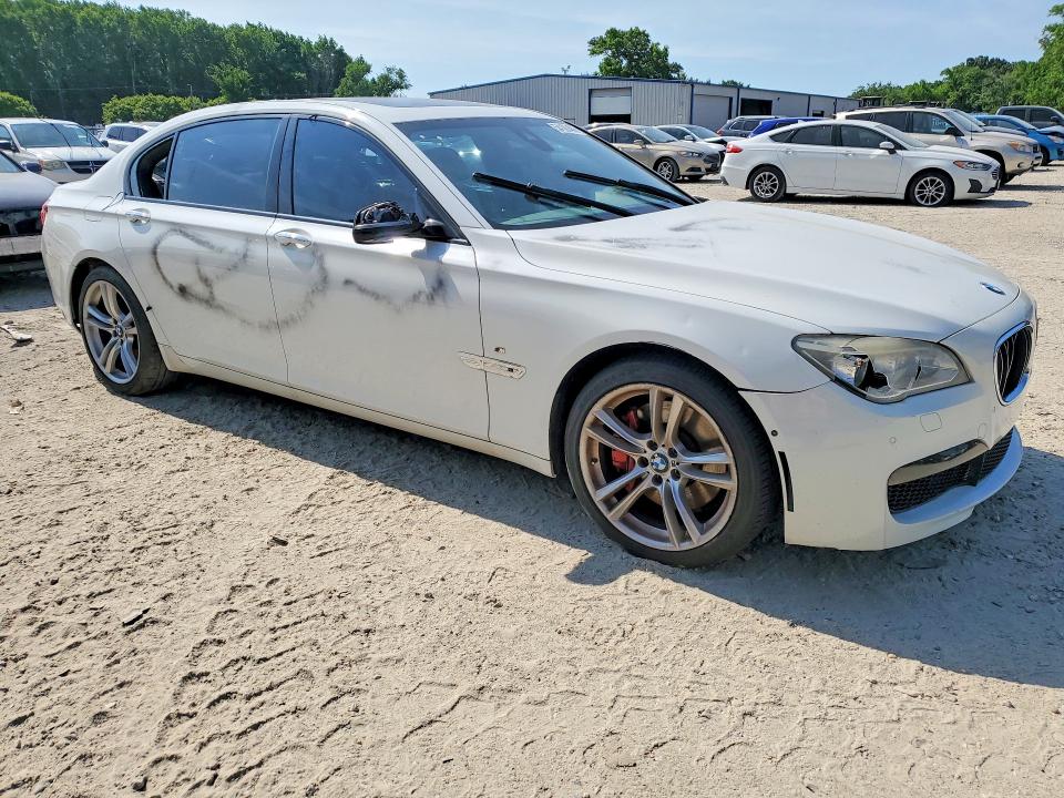 2014 BMW 7er VIN WBAYE8C58ED134701 COPART salvage auction — VANDALISM, VA - CERT OF TITLE - SALVAGE, sold $1,700 on 2026-07-28 (photo 4)