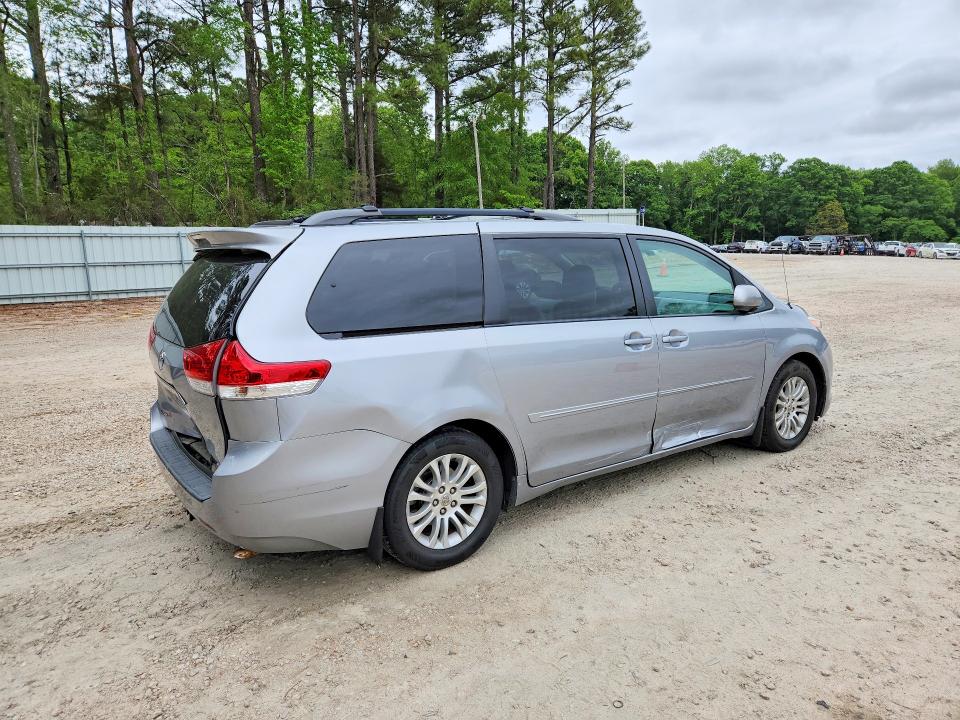 2013 Toyota Sienna VIN 5TDYK3DC5DS402344 COPART salvage auction — REAR END, Nc - Salvage Certificate Of Title, sold $4,200 on 2026-07-17 (photo 3)