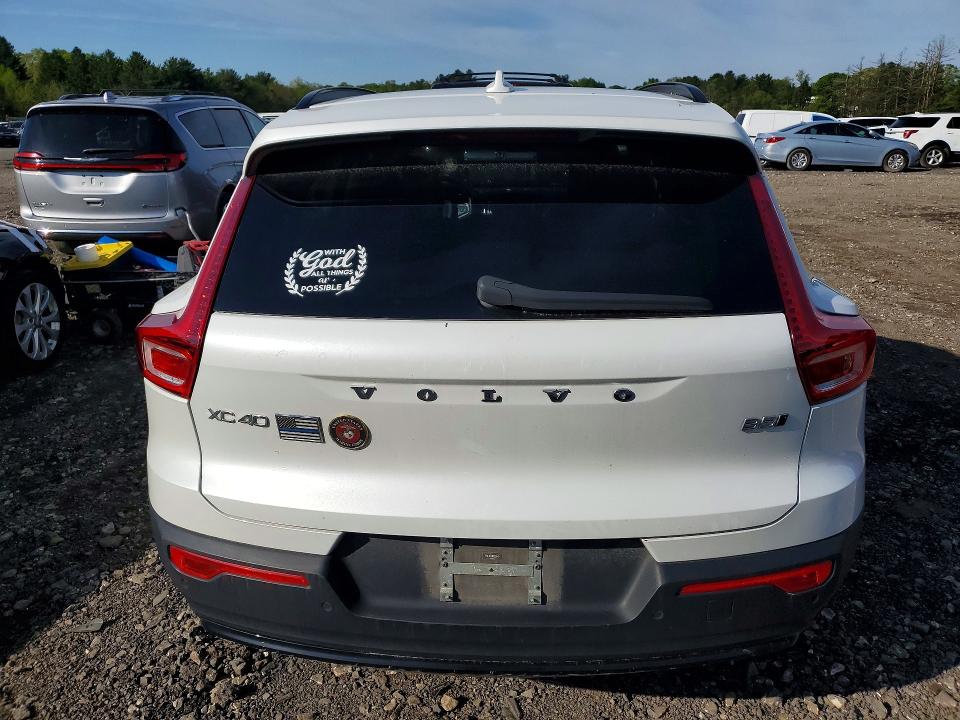 2024 Volvo Xc40 VIN YV4L12UL8R2201427 COPART salvage auction — SIDE, Md - Cert Of Salvage > 75% Damage, sold $250 on 2026-07-27 (photo 6)