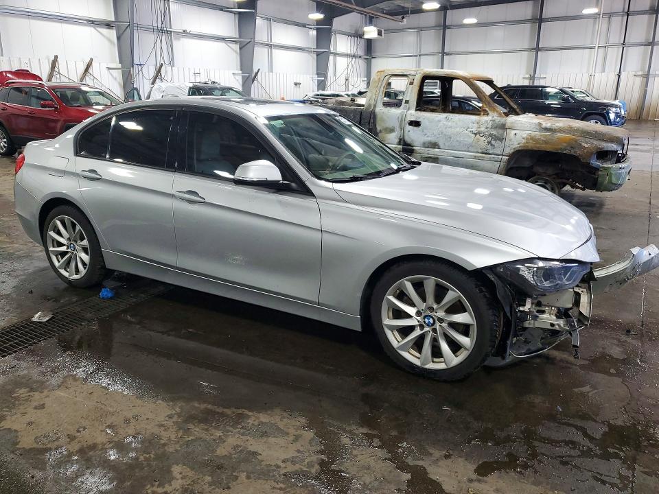 2013 BMW 3er VIN WBA3A5G58DNP20550 COPART salvage auction — FRONT END, Mn - Cert Of Title-Prior Salvage, sold $900 on 2026-07-09 (photo 4)