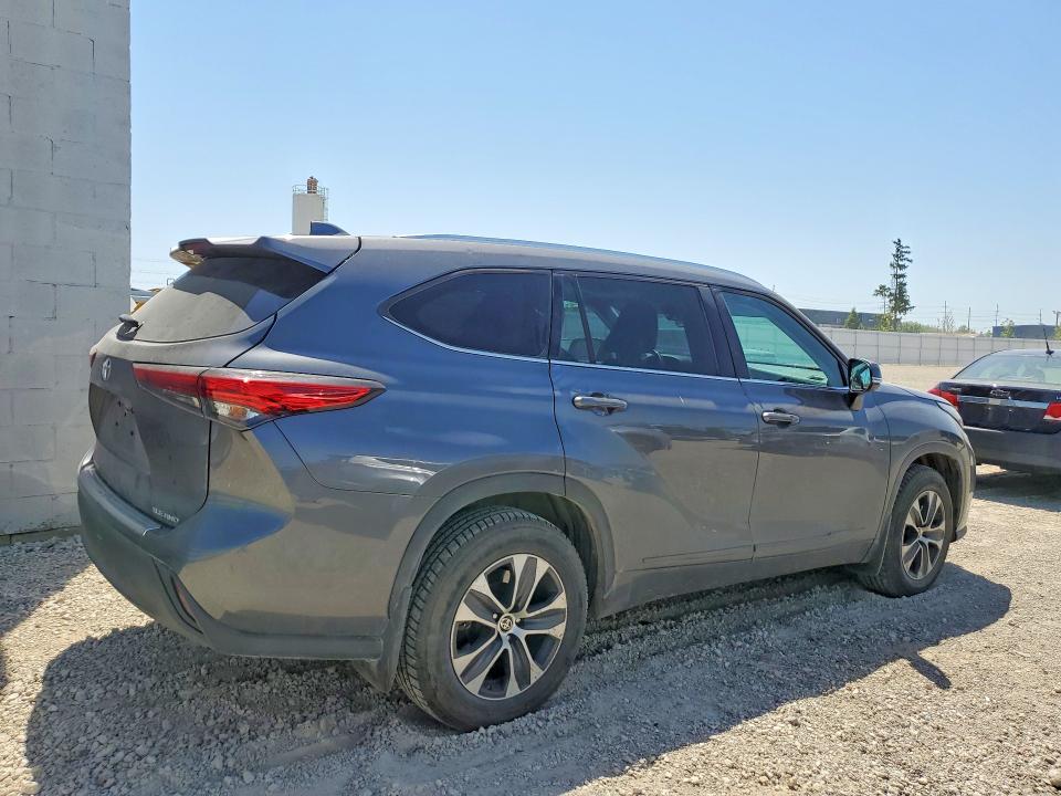 2021 Toyota Highlander VIN 5TDGZRBH2MS057315 COPART salvage auction — HAIL, Ia - Cert Of Title-Salvage Title, sold $10,500 on 2026-07-22 (photo 3)