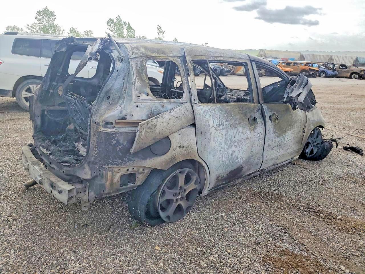2010 Mazda 5 VIN JM1CR2W35A0360754 COPART salvage auction — Burn, KS - NON-REPAIRABLE VEHICLE CERTIFI, sold $100 on 2026-07-09 (photo 3)