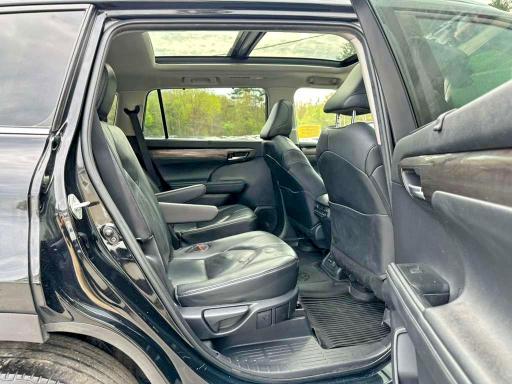 2023 Toyota Highlander VIN 5TDKDRBH8PS035011 COPART salvage auction — MINOR DENT/SCRATCHES, Salvage Title, sold $24,200 on 2026-07-14 (photo 9)