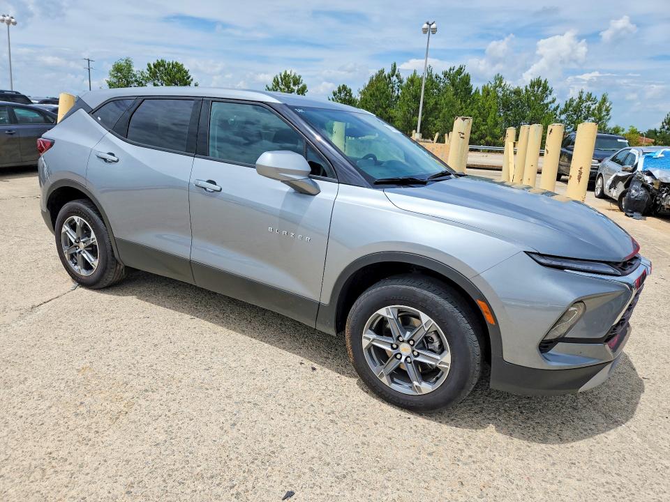 2025 Chevrolet Blazer VIN 3GNKBHR42SS208813 COPART salvage auction — SIDE, TN - CERTIFICATE OF TITLE, sold $13,600 on 2026-07-31 (photo 4)