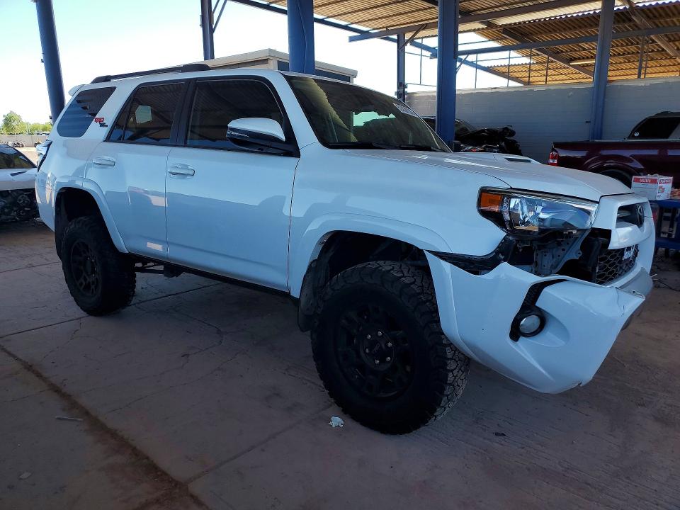 2020 Toyota 4runner VIN JTEBU5JR5L5739195 COPART salvage auction — SIDE, Az - Cert Of Title - Salvage, sold $14,800 on 2026-07-07 (photo 4)