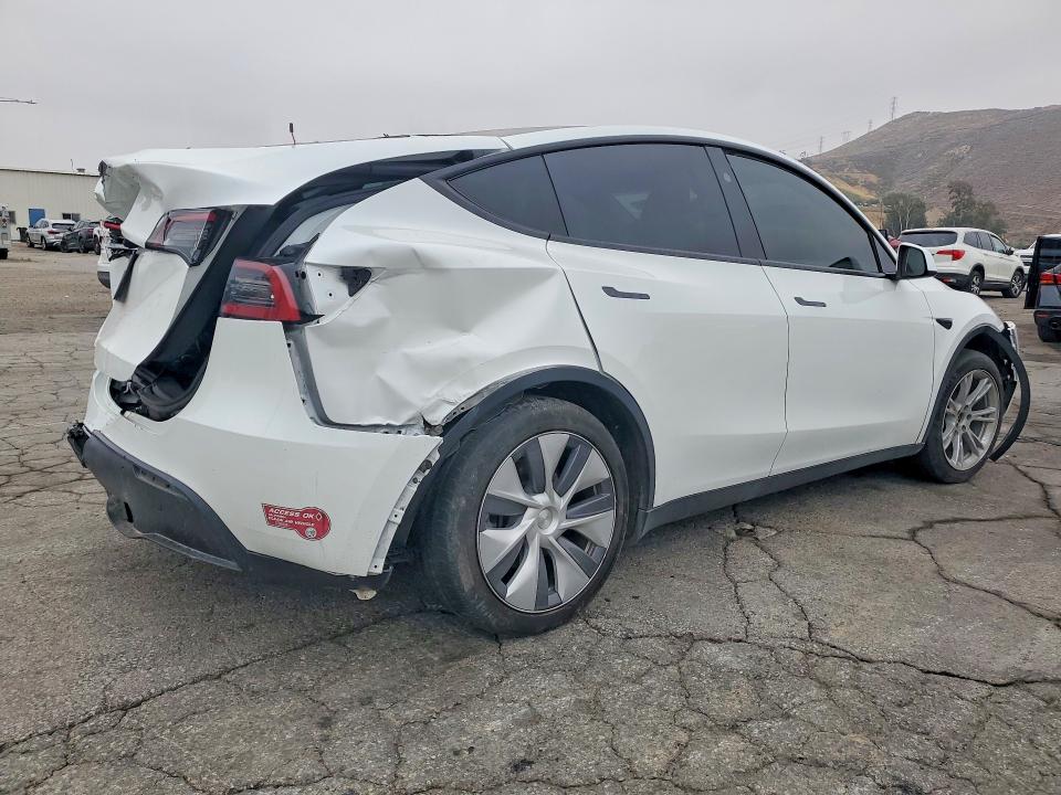 2024 Tesla Model y VIN 7SAYGDED6RF095408 COPART salvage auction — REAR END, CA, sold $7,200 on 2026-07-16 (photo 3)