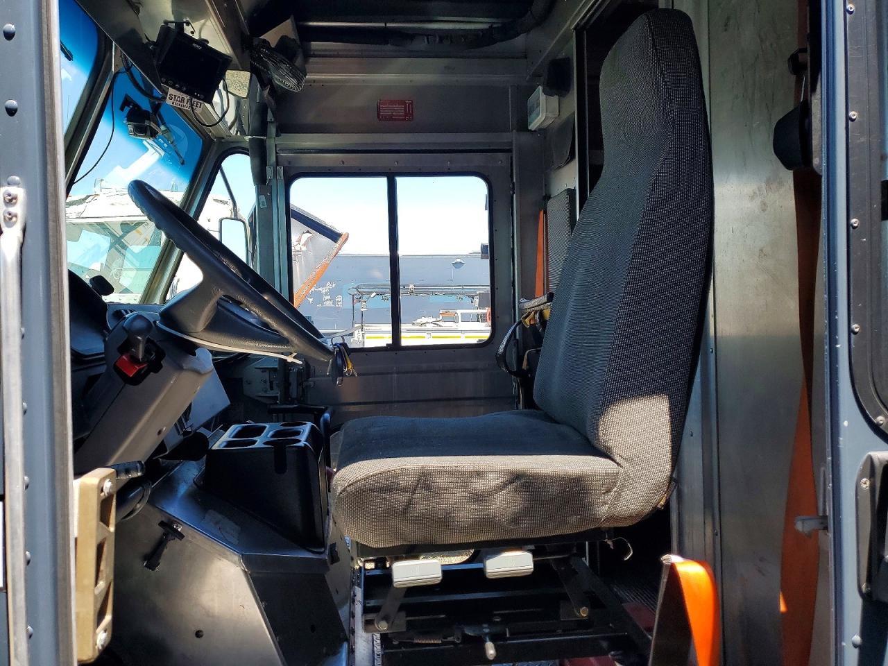 2021 Freightliner Chassis VIN 4UZAC2GA4MCMM9252 COPART salvage auction — Minor Dent/Scratches, CA - CERTIFICATE OF TITLE, sold $15,300 on 2026-05-26 (photo 7)