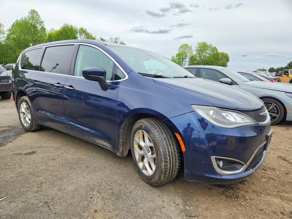 2017 Chrysler Pacifica VIN 2C4RC1BG7HR788436 COPART salvage auction — MINOR DENT/SCRATCHES, Ny - Certificate Of Title, sold $2,950 on 2026-07-14 (photo 4)