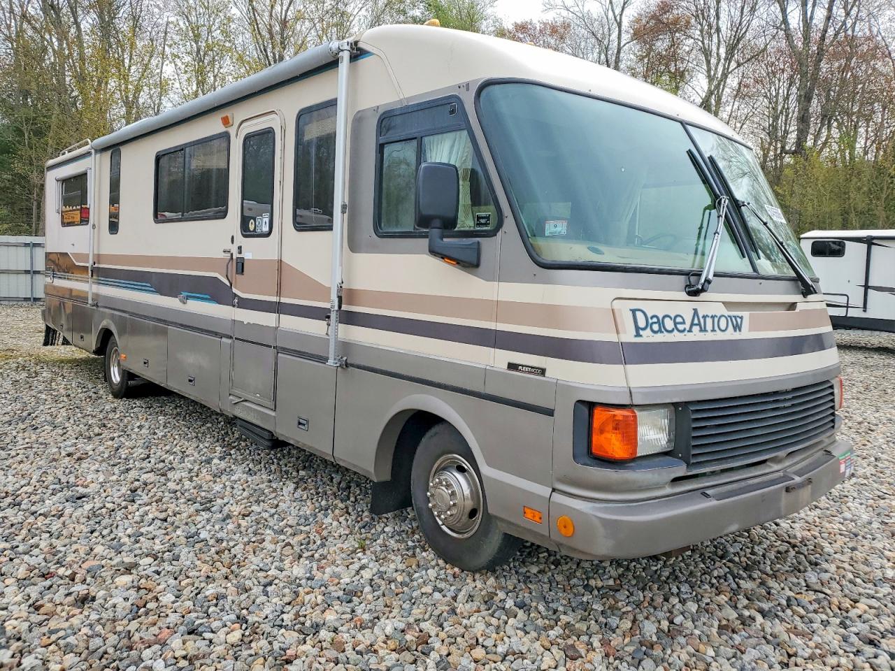 1992 Ford F530 VIN 3FCMF53G8NJA02669 — COPART salvage auction photo