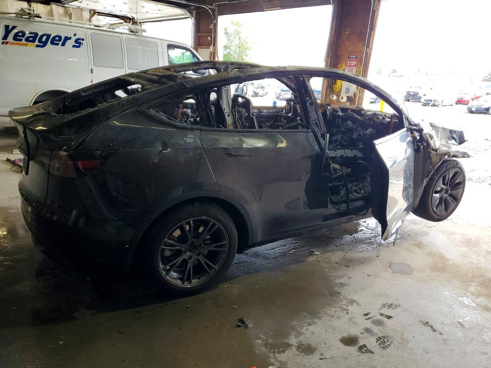 2024 Tesla Model y VIN 7SAYGDEE9RA318787 COPART salvage auction — BURN, PA - CERTIFICATE OF SALVAGE, sold $175 on 2026-07-02 (photo 3)