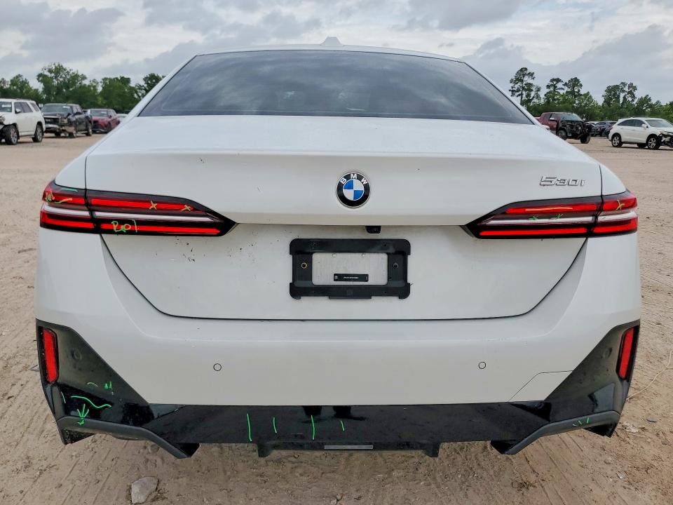2026 BMW 5er VIN WBA43FJ08TCV32932 COPART salvage auction — UNDERCARRIAGE, Tx - Salvage Vehicle Title, sold $44,000 on 2026-07-24 (photo 6)