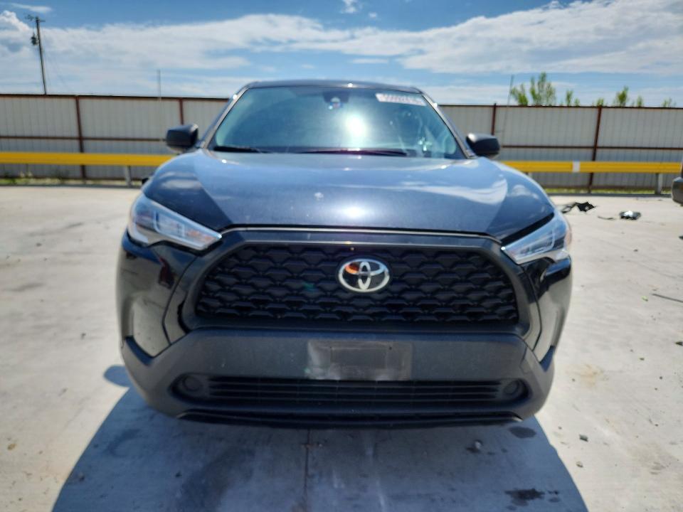 2022 Toyota Corolla cross VIN 7MUAAAAG5NV028583 COPART salvage auction — SIDE, Tx - Salvage Vehicle Title, sold $4,800 on 2026-07-02 (photo 5)