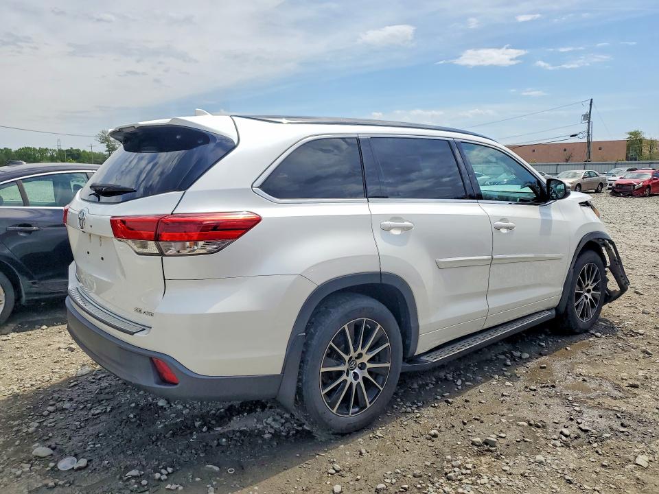 2018 Toyota Highlander VIN 5TDJZRFH2JS817139 COPART salvage auction — FRONT END, Nj - Cert Of Title-Salvage, sold $7,300 on 2026-07-15 (photo 3)