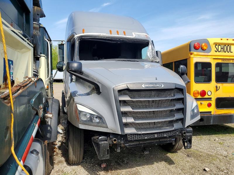 2026 Freightliner Cascadia VIN 3AKJHHDR2TSWJ1832 — COPART salvage auction photo