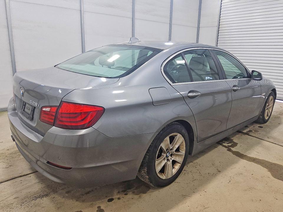 2012 BMW 5 series VIN WBAXG5C50CDY29918 COPART salvage auction — MINOR DENT/SCRATCHES, GA - CERT OF TITLE-MANUFCTR BUYBACK, sold $1,700 on 2026-07-09 (photo 3)