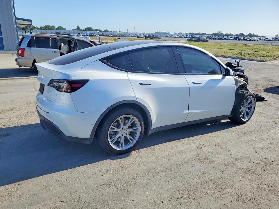 2021 Tesla Model y VIN 5YJYGDEE4MF212756 COPART salvage auction — FRONT END, CA - SALVAGE CERTIFICATE, sold $10,700 on 2026-07-30 (photo 3)
