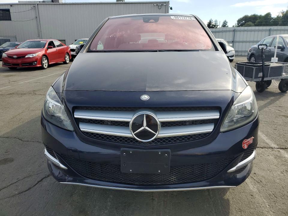 2017 Mercedes-benz B-klasse VIN WDDVP9AB0HJ013946 COPART salvage auction — MINOR DENT/SCRATCHES, Ca - Dis/Dlr/Exp Only Clean Title, sold $1,700 on 2026-07-10 (photo 5)