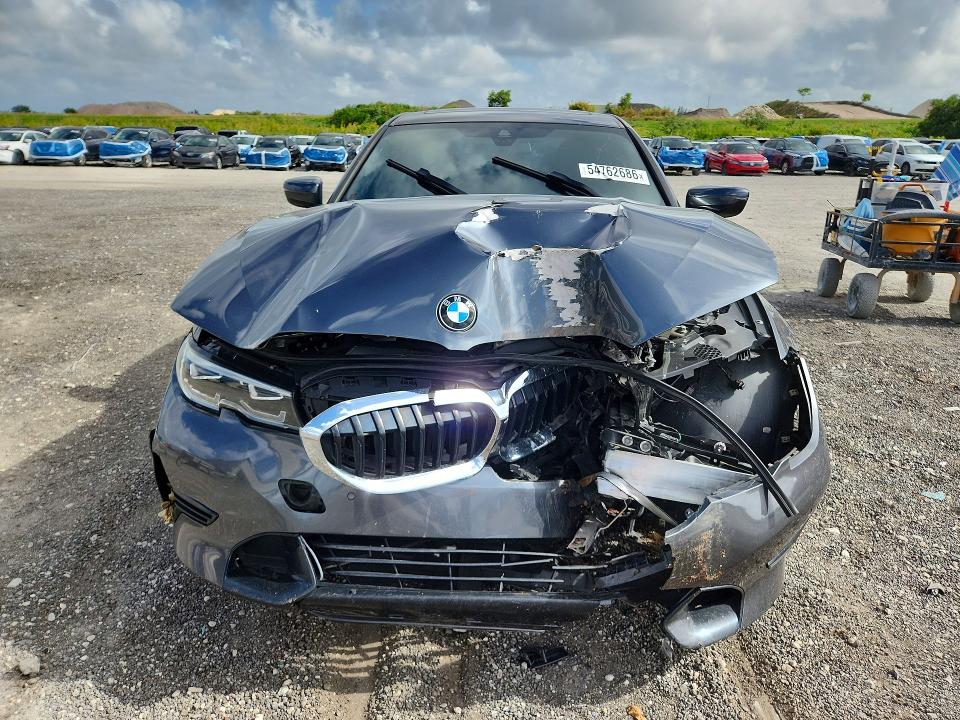 2019 BMW 3er VIN WBA5R1C56KAJ98439 COPART salvage auction — FRONT END, Fl - Cert Of Title Slvg Rebuildable, sold $3,350 on 2026-08-06 (photo 5)