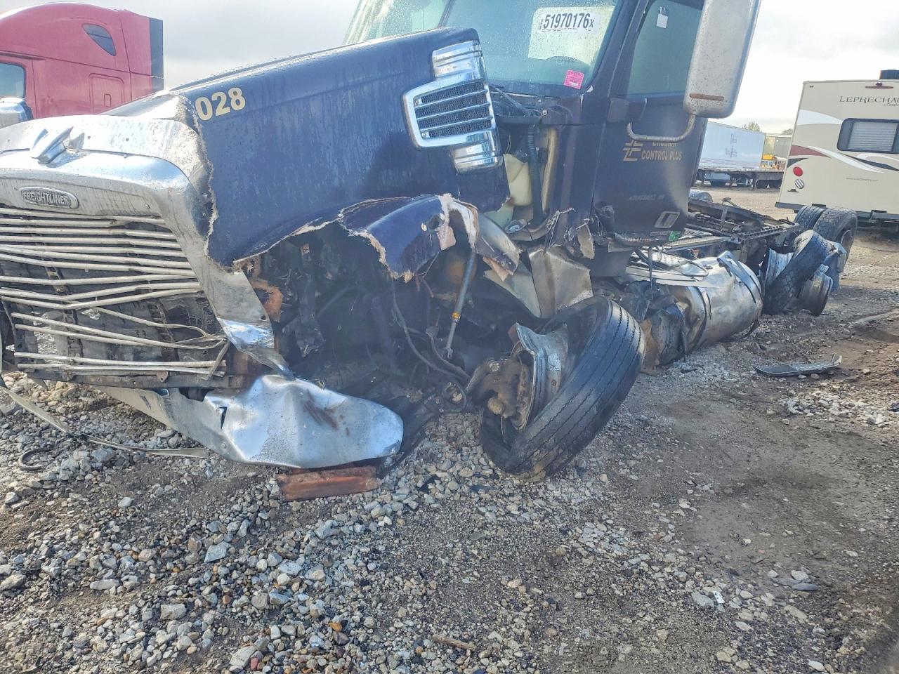 2014 Freightliner All other VIN 3AKJGNDV4EDFT2932 COPART salvage auction — All Over, MN - CERT OF TITLE-SALVAGE, sold $1,750 on 2026-08-28 (photo 9)