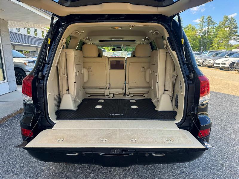 2015 Lexus Lx 570 VIN JTJHY7AX9F4181761 COPART salvage auction — MINOR DENT/SCRATCHES, OK - CERTIFICATE OF TITLE, sold $26,000 on 2026-07-02 (photo 9)