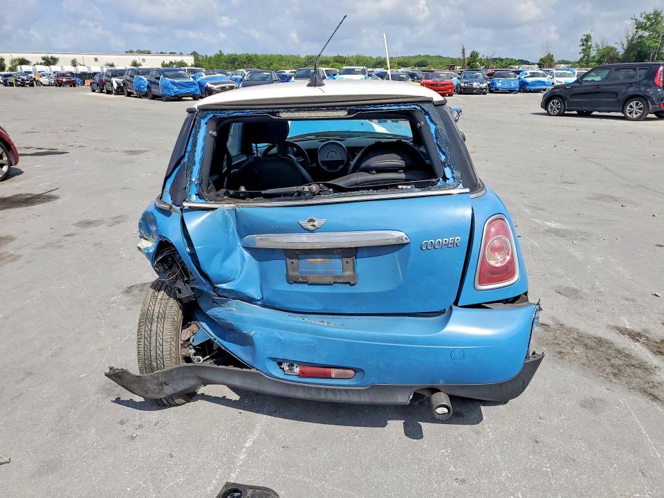 2013 Mini Cooper VIN WMWSU3C57DT687453 COPART salvage auction — REAR END, Fl - Cert Of Title Slvg Rebuildable, sold $375 on 2026-08-11 (photo 6)
