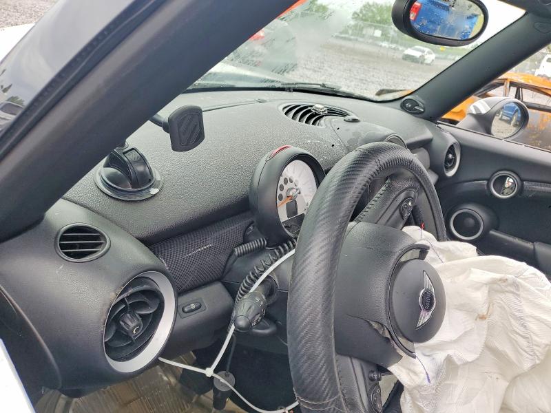 2014 Mini Cooper VIN WMWZG3C58ETY33494 COPART salvage auction — SIDE, In - Cert Of Title-Salvage Title, sold $300 on 2026-08-04 (photo 9)