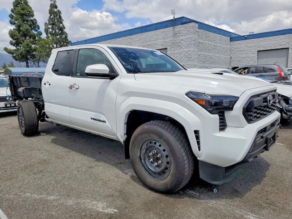 2024 Toyota Tacoma VIN 3TMLB5JN0RM082174 COPART salvage auction — SIDE, Ca - Salvage Certificate, sold $22,500 on 2026-08-25 (photo 4)