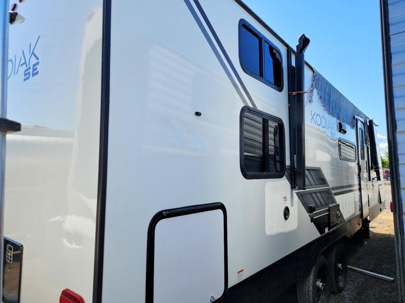 2022 Keystone Kodiak VIN 4YDTKDN28NJ970718 COPART salvage auction — SIDE, WA - VEHICLE CERT OF OWNERSHIP-TITL, sold $6,100 on 2026-07-09 (photo 4)