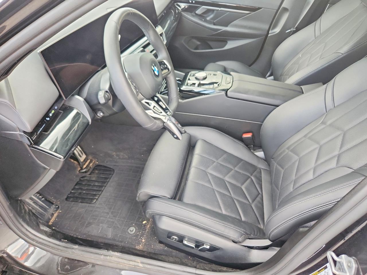 2025 BMW 5 Series VIN WBA43FJ03SCU14981 COPART salvage auction — Vandalized, TX - SALVAGE VEHICLE TITLE, sold $34,750 on 2026-08-06 (photo 7)