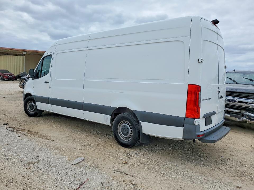 2021 Mercedes-benz Sprinter 2500 VIN W1W40CHYXMT051639 COPART salvage auction — MINOR DENT/SCRATCHES, TX - CERTIFICATE OF TITLE, sold $5,900 on 2026-07-30 (photo 2)