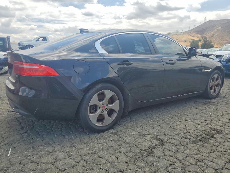 2017 Jaguar VIN SAJAR4BG8HA962887 COPART salvage auction — MINOR DENT/SCRATCHES, Ca - Dis/Dlr/Exp Only Clean Title, sold $1,450 on 2026-07-27 (photo 2)