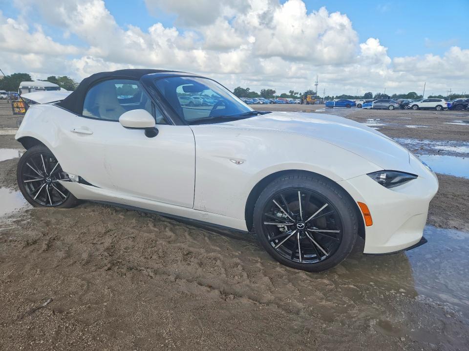 2026 Mazda MX-5 Miata VIN JM1NDAD71T0702663 COPART salvage auction — REAR END, Fl - Cert Of Title Slvg Rebuildable, sold $5,500 on 2026-08-04 (photo 4)