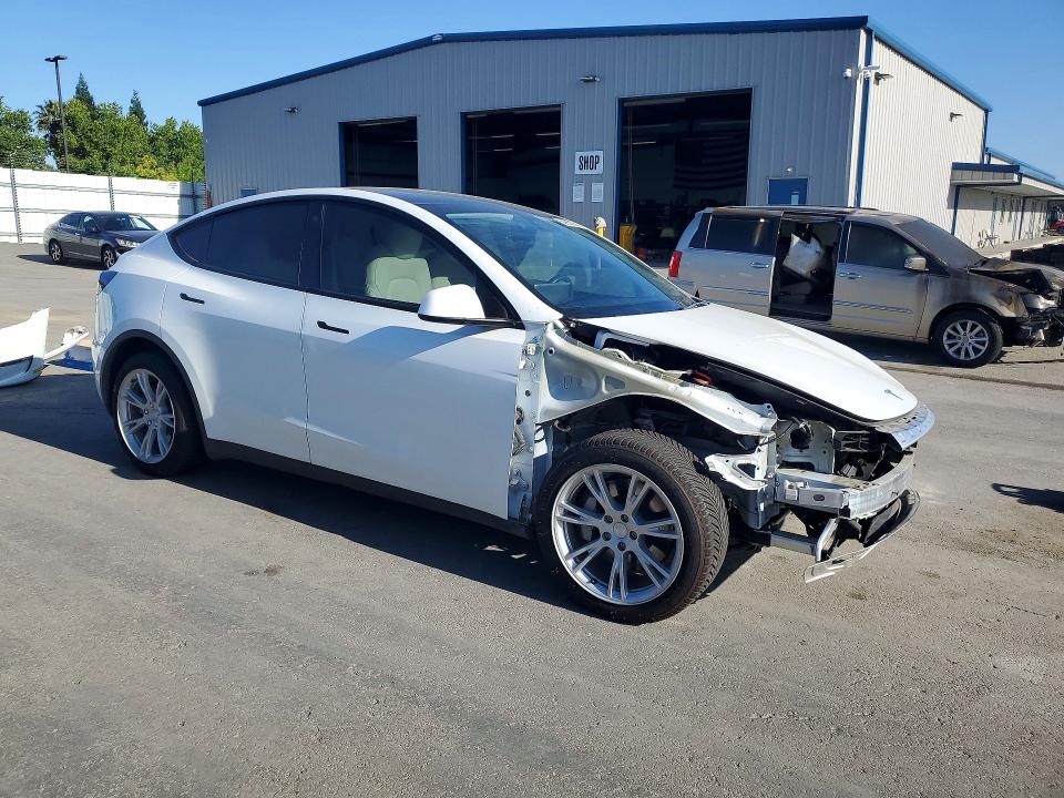 2021 Tesla Model y VIN 5YJYGDEE4MF212756 COPART salvage auction — FRONT END, CA - SALVAGE CERTIFICATE, sold $10,700 on 2026-07-30 (photo 4)