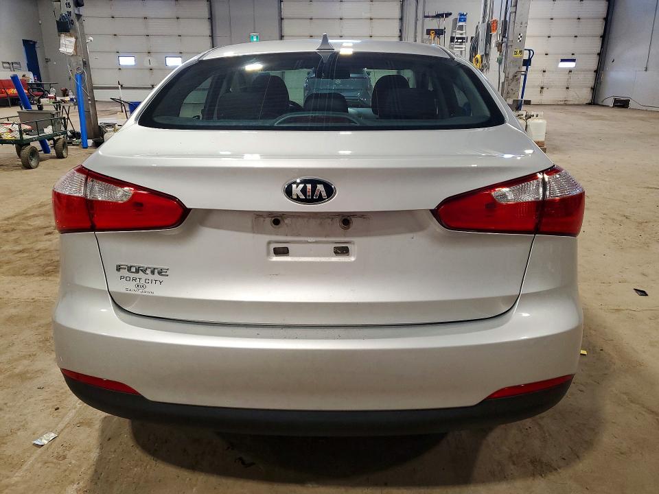 2016 Kia Forte VIN KNAFK4A63G5462500 COPART salvage auction — FRONT END, Nb - Salvage Title, sold $275 on 2026-07-30 (photo 6)