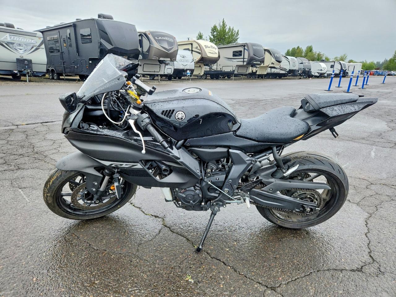 2024 Yamaha YZFR7 VIN JYARM38E5RA013665 COPART salvage auction — Side, OR - SALVAGE TITLE CERTIFICATE, sold $3,000 on 2026-07-02 (photo 3)