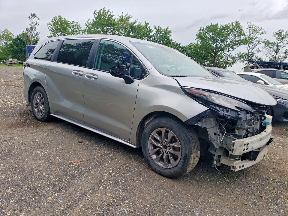 2022 Toyota Sienna VIN 5TDKSKFC5NS062238 COPART salvage auction — FRONT END, Ok - Certificate Of Title, sold $9,500 on 2026-07-09 (photo 4)