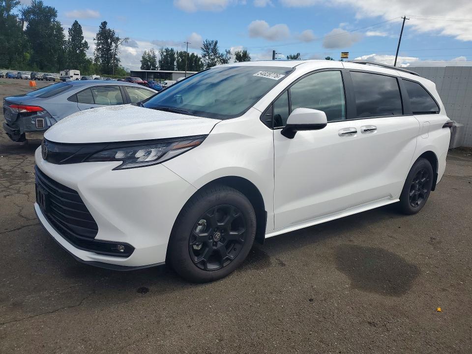 2026 Toyota Sienna VIN 5TDCSKFC7TS244914 COPART salvage auction — SIDE, Or - Salvage Title Certificate, sold $20,300 on 2026-07-27 (photo 1)
