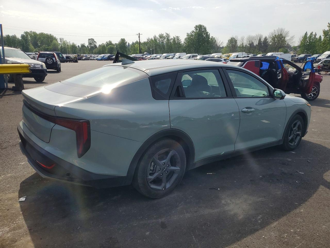 2025 Kia K4 VIN 3KPFT4DE6SE068442 COPART salvage auction — Side, OR - SALVAGE TITLE CERTIFICATE, sold $6,000 on 2026-06-24 (photo 3)