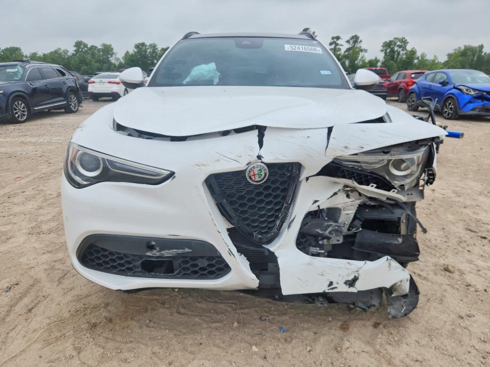 2022 Alfa romeo Stelvio VIN ZASPAJANXN7D26857 COPART salvage auction — FRONT END, Tx - Salvage Vehicle Title, sold $200 on 2026-07-21 (photo 5)
