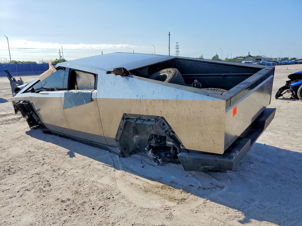 2024 Tesla VIN 7G2CEHED4RA014209 COPART salvage auction — FRONT END, Fl - Cert Of Title Slvg Rebuildable, sold $12,100 on 2026-07-08 (photo 2)