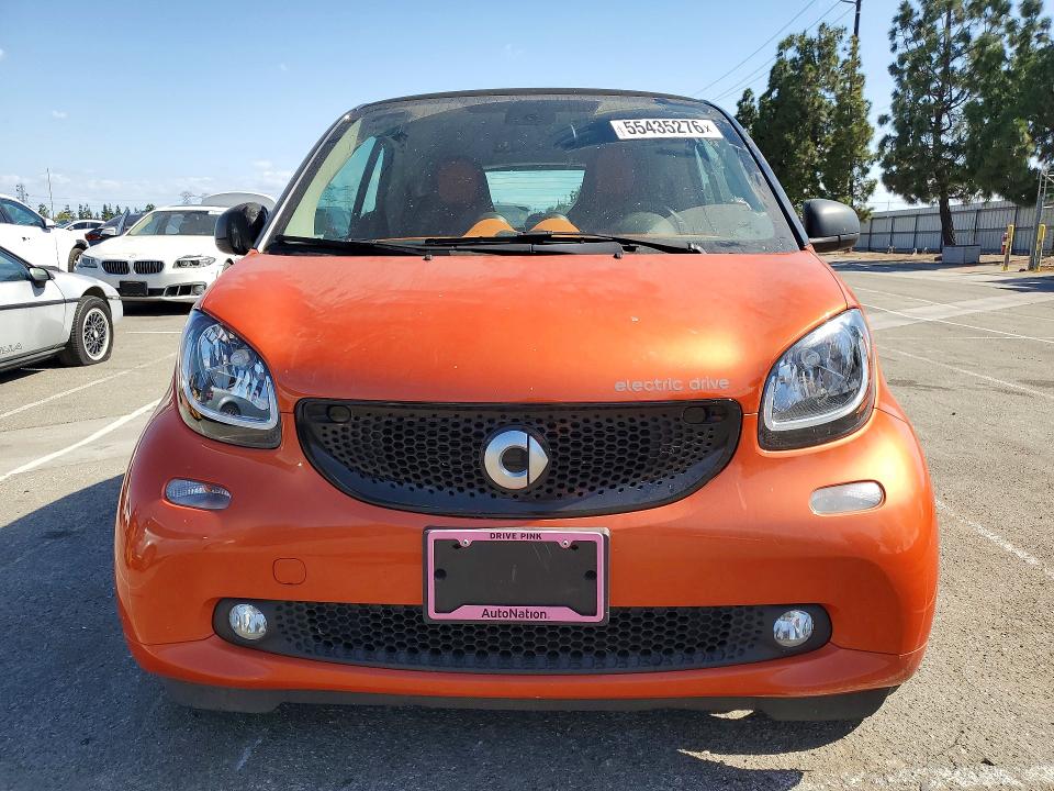 2018 Smart Fortwo VIN WMEFJ9BA5JK265781 COPART salvage auction — MINOR DENT/SCRATCHES, Ca - Dis/Dlr/Exp Only Clean Title, sold $3,850 on 2026-07-30 (photo 5)
