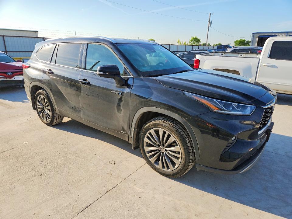 2021 Toyota VIN 5TDEBRCHXMS017767 COPART salvage auction — WATER/FLOOD, Tx - Salvage Title-Flood Damage, sold $17,900 on 2026-07-02 (photo 4)
