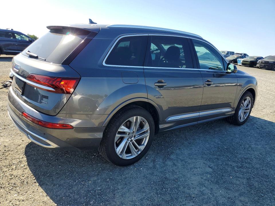 2020 Audi Q7 VIN WA1LXAF7XLD002820 COPART salvage auction — NORMAL WEAR, CA - DIS/DLR/EXP ONLY CLEAN TITLE, sold $13,100 on 2026-07-07 (photo 3)